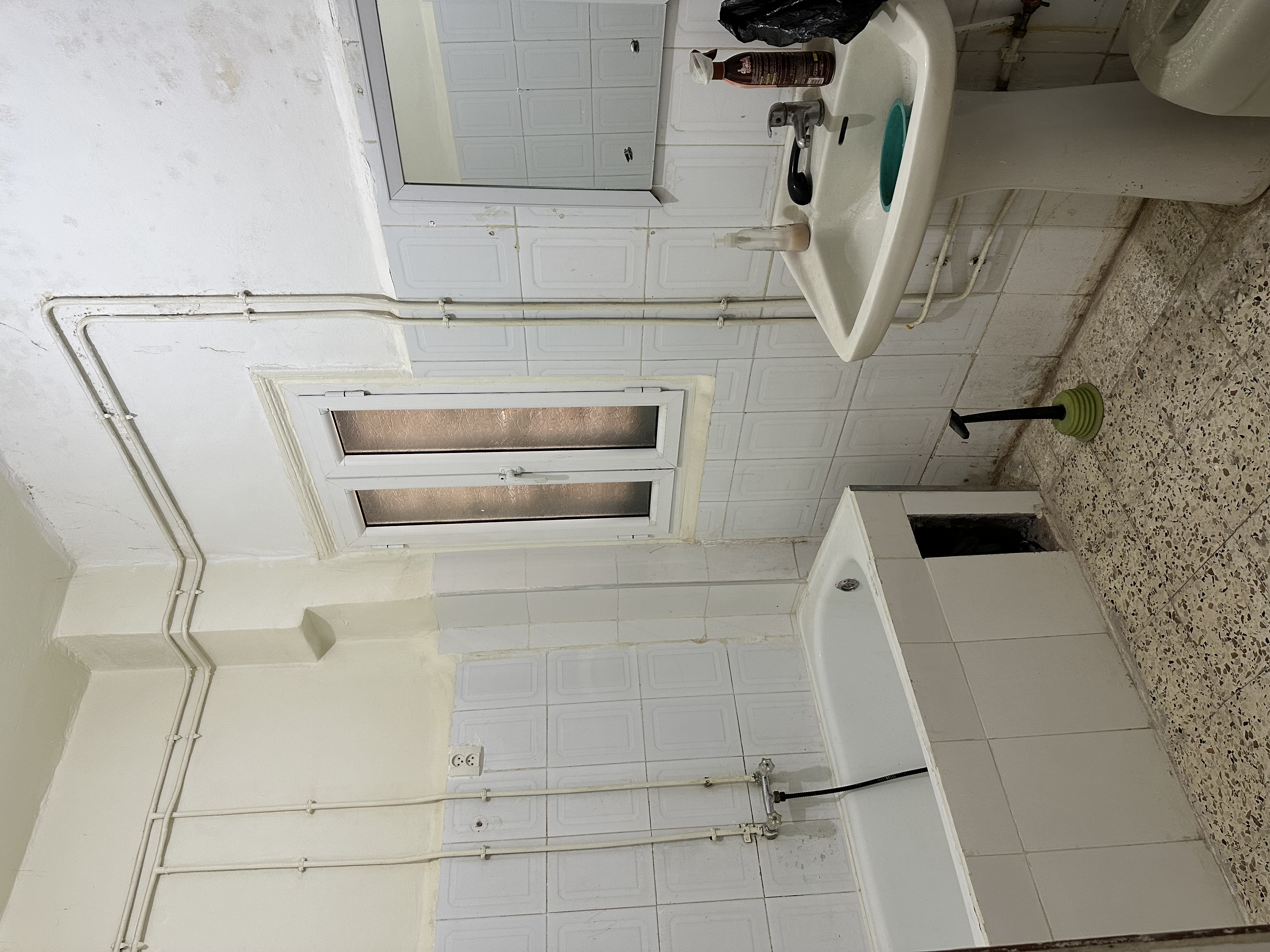 Alger&nbsp;Sidi Mhamed&nbsp;Vente&nbsp;Appart. 4 pi�ces&nbsp;Apparemment